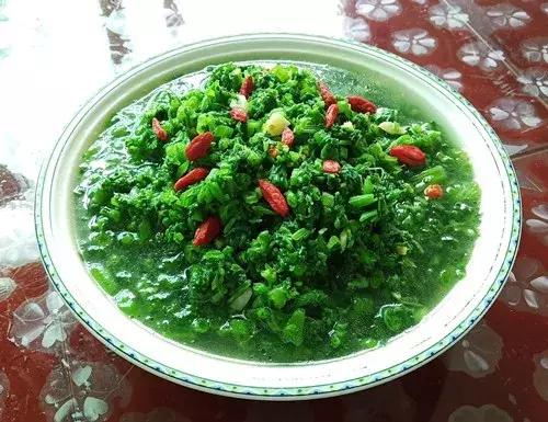 菜農(nóng)種植無需噴農(nóng)藥的蔬菜，不僅栽培簡單、而且效益高